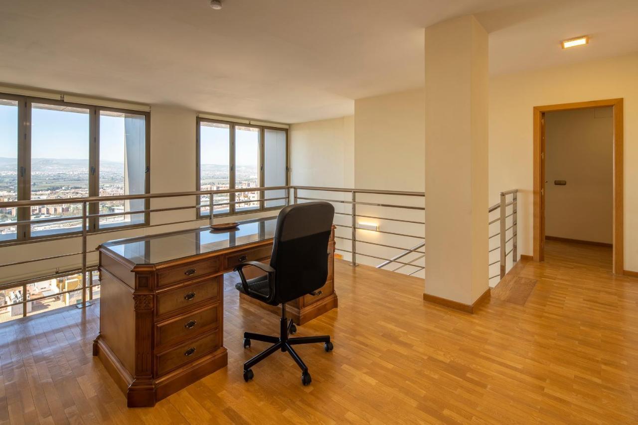 Apartment Atico Granada, Penthouse, 18-19th Floor, Centre, Views, Terrace, Free Parking Granada