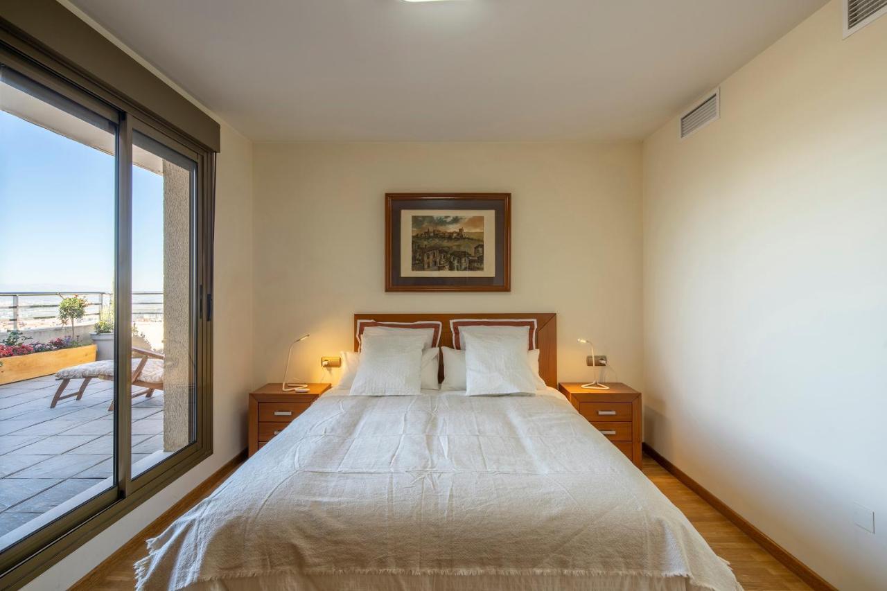 Atico Granada, Penthouse, 18-19th Floor, Centre, Views, Terrace, Free Parking Apartment