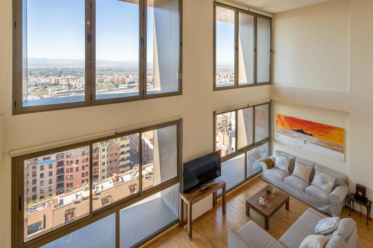 Atico Granada, Penthouse, 18-19th Floor, Centre, Views, Terrace, Free Parking Appartement