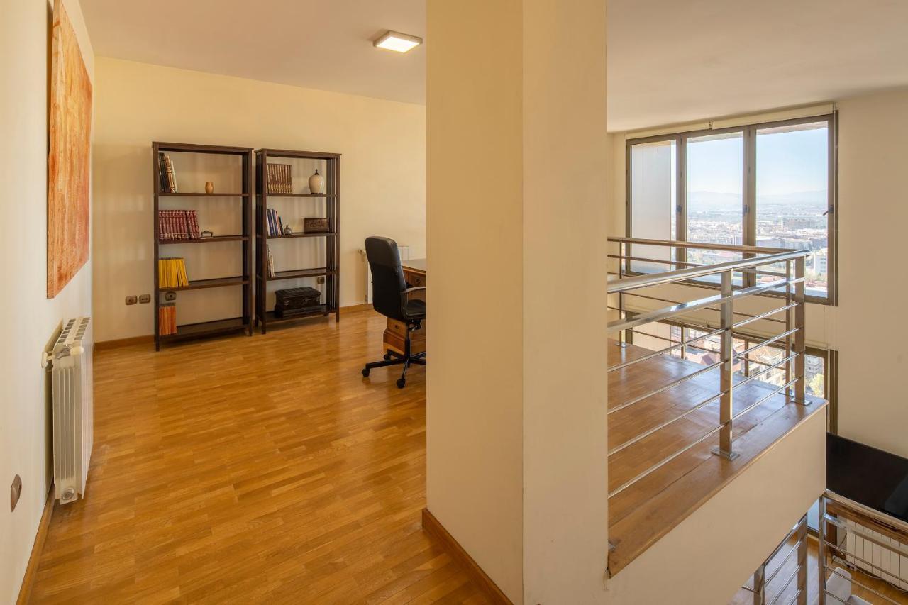 Atico Granada, Penthouse, 18-19th Floor, Centre, Views, Terrace, Free Parking * Grenade